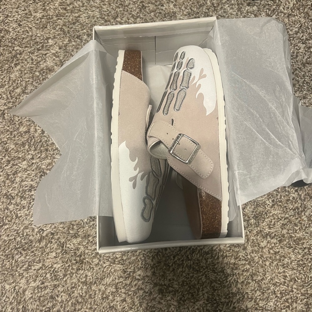 Brand new size 7/8